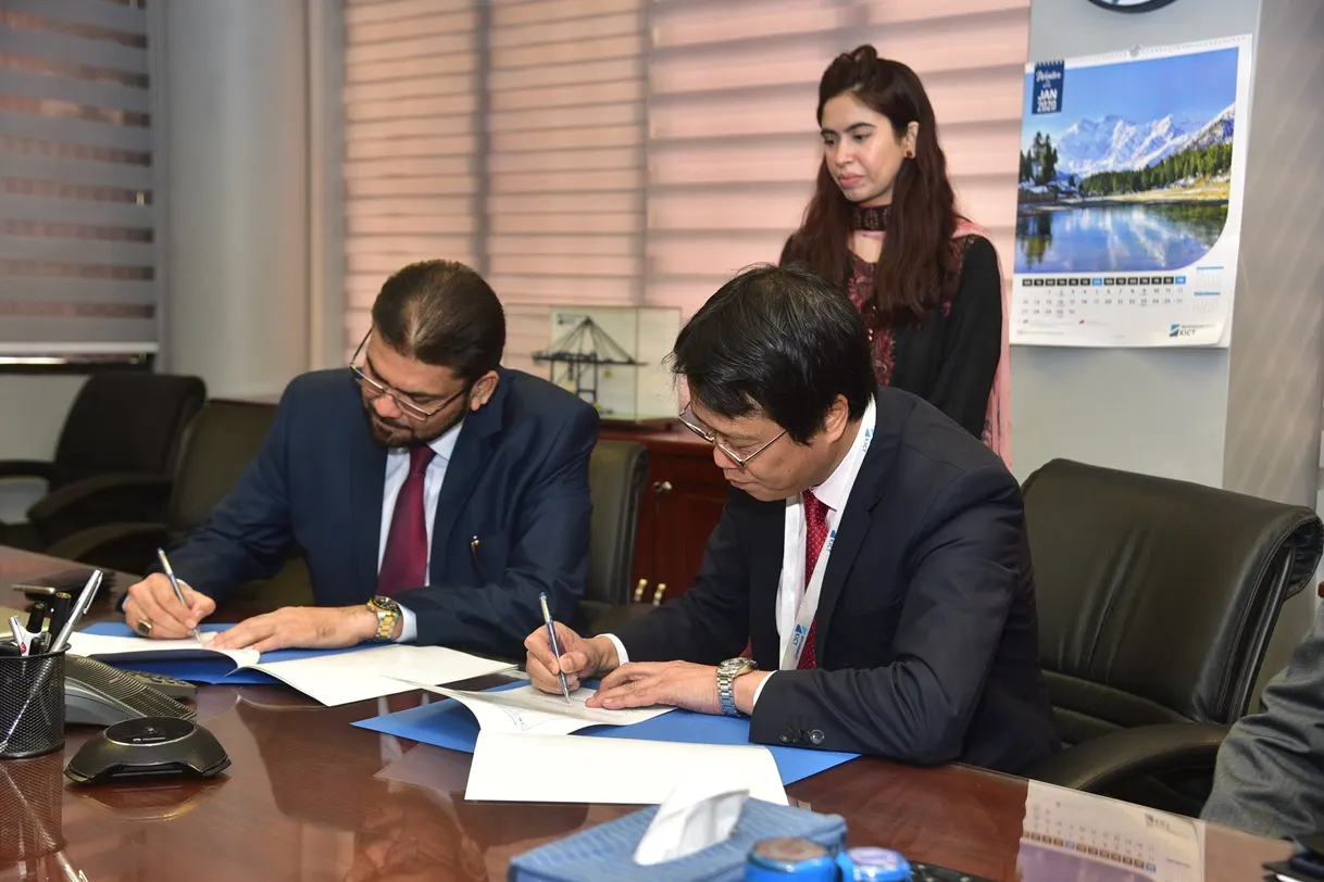 Director's PPCT & CEO KICT Signing MOU
