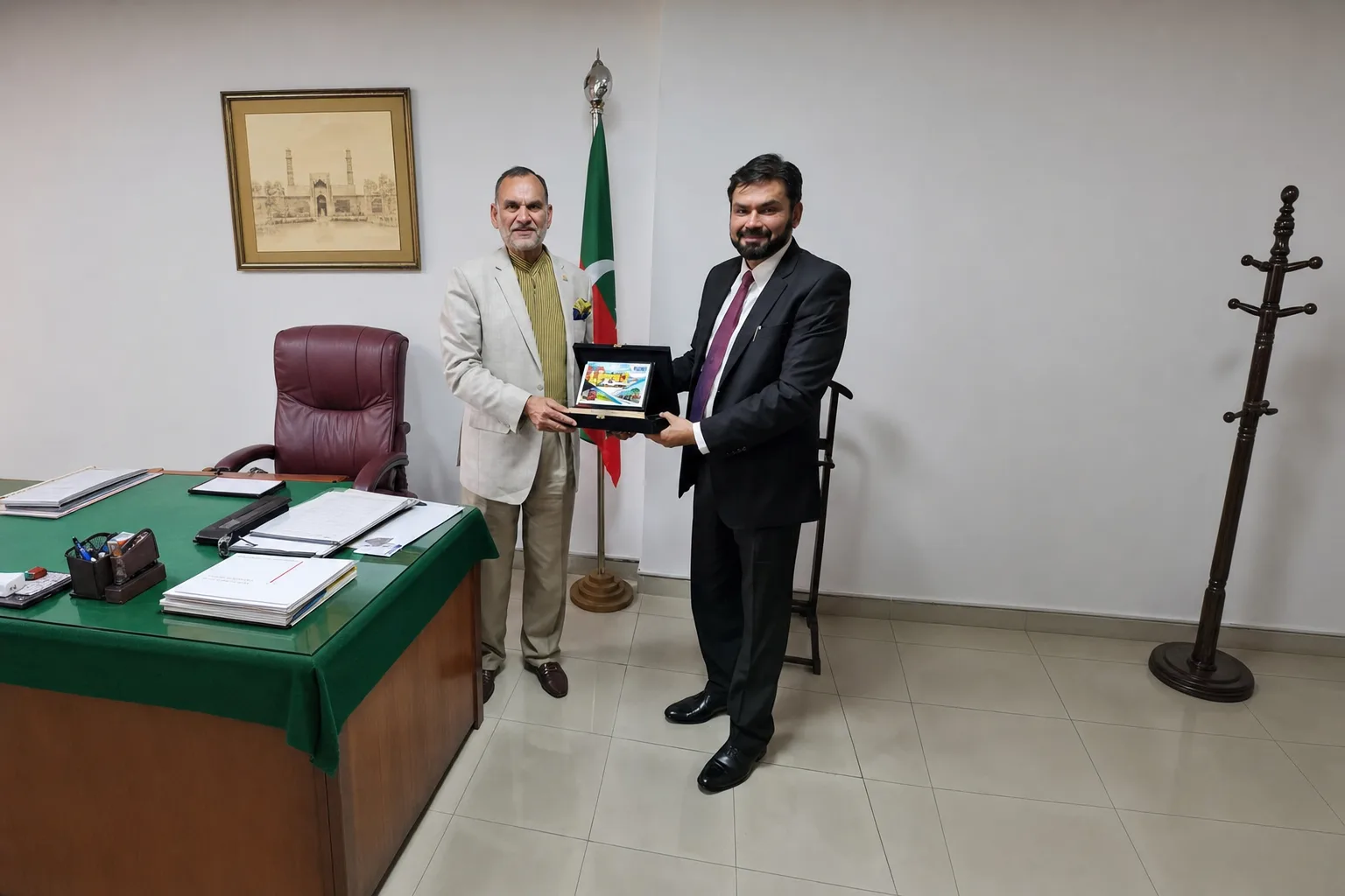 Railway Pre-bit Conference commemorative plaque presentation